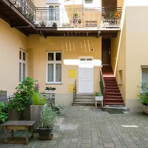 https://sekretne-gniazdko-w-tajemniczym-ogrodzie.krakowhotelspoland.com